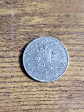 Classic 1977 Venezuela 1 Bolívar Coin- Silver Tones